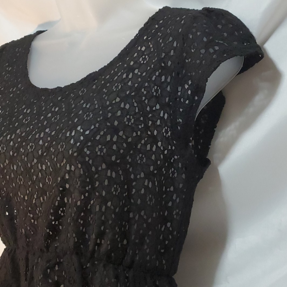 EUC Womens Black Lace Peplum Top Size Small - Picture 3 of 4